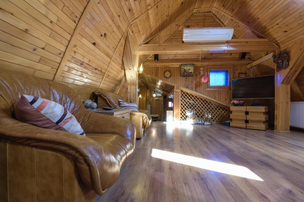 Wooden Attic Apartman Brassó Kültér fotó